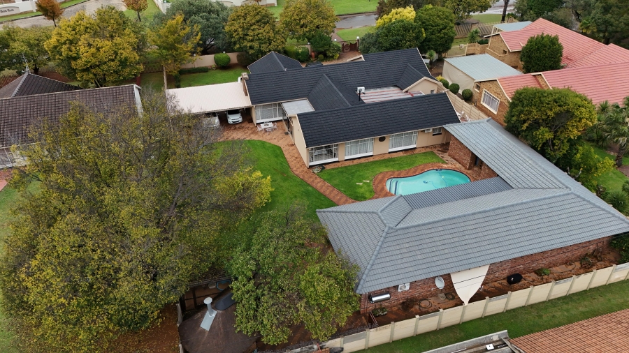 6 Bedroom Property for Sale in Flamwood North West